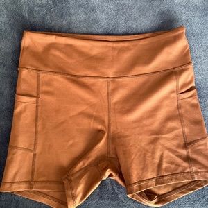 Zyia Active Fig Vibration Light n Tight Pocket Hustle Shorts, Size L